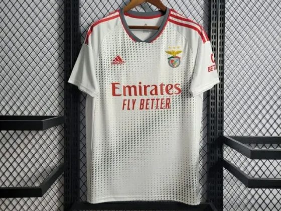 camisa branca do Benfica